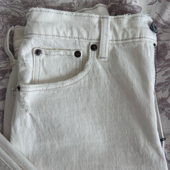Abercrombie & Fitch Curve Love 90s Straight Ultra High Rise Jeans in Cream - Picture 5 of 5